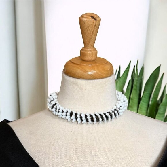 Vintage 1950s Milk Glass and Black Bead Necklace - Picture 2 of 11